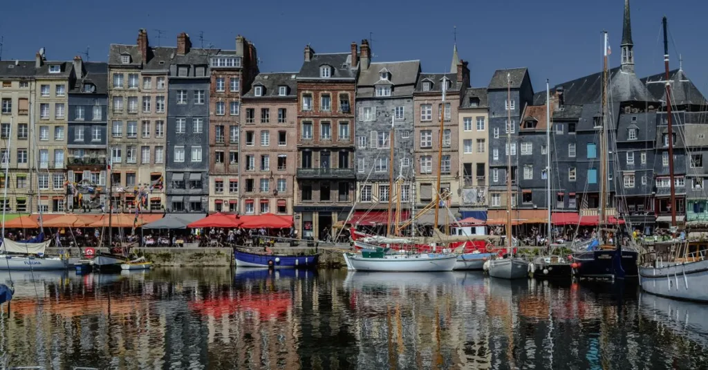 découvrez la gastronomie normande, riche en saveurs authentiques et produits du terroir, alliant tradition et créativité culinaire.
